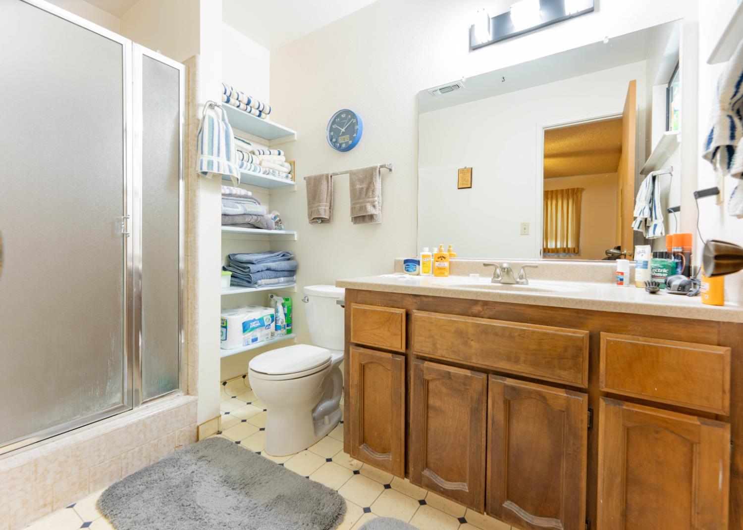 6569 De Woody St, Laton, CA 93242