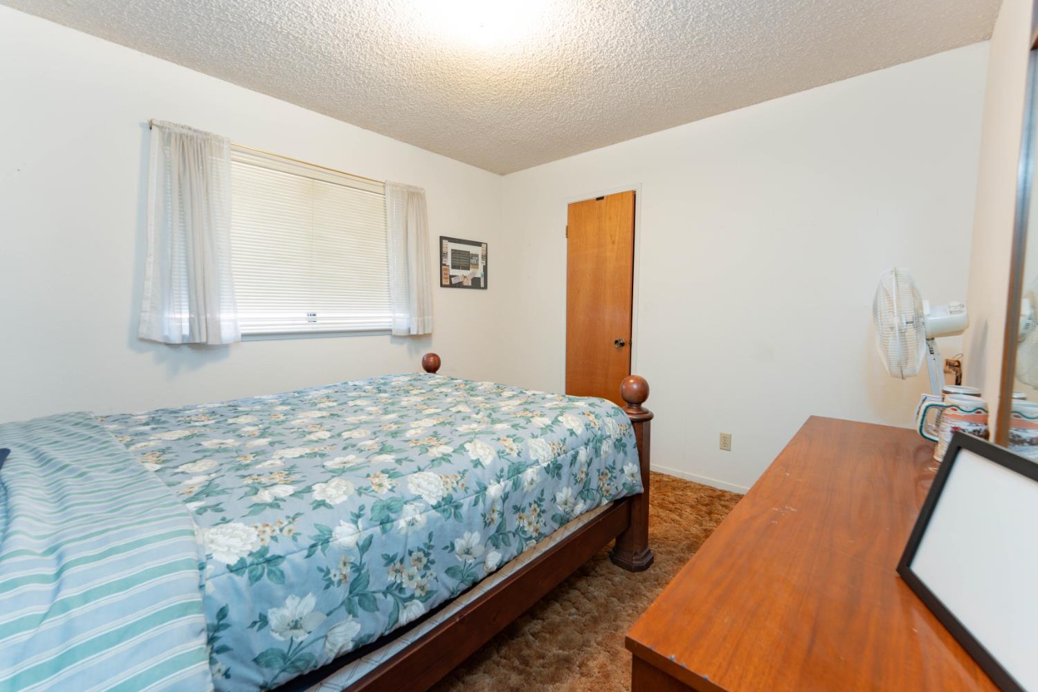 6569 De Woody St, Laton, CA 93242