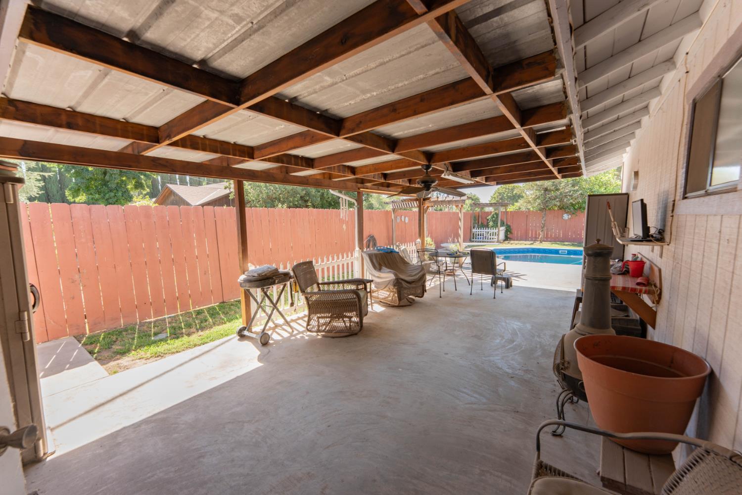 6569 De Woody St, Laton, CA 93242