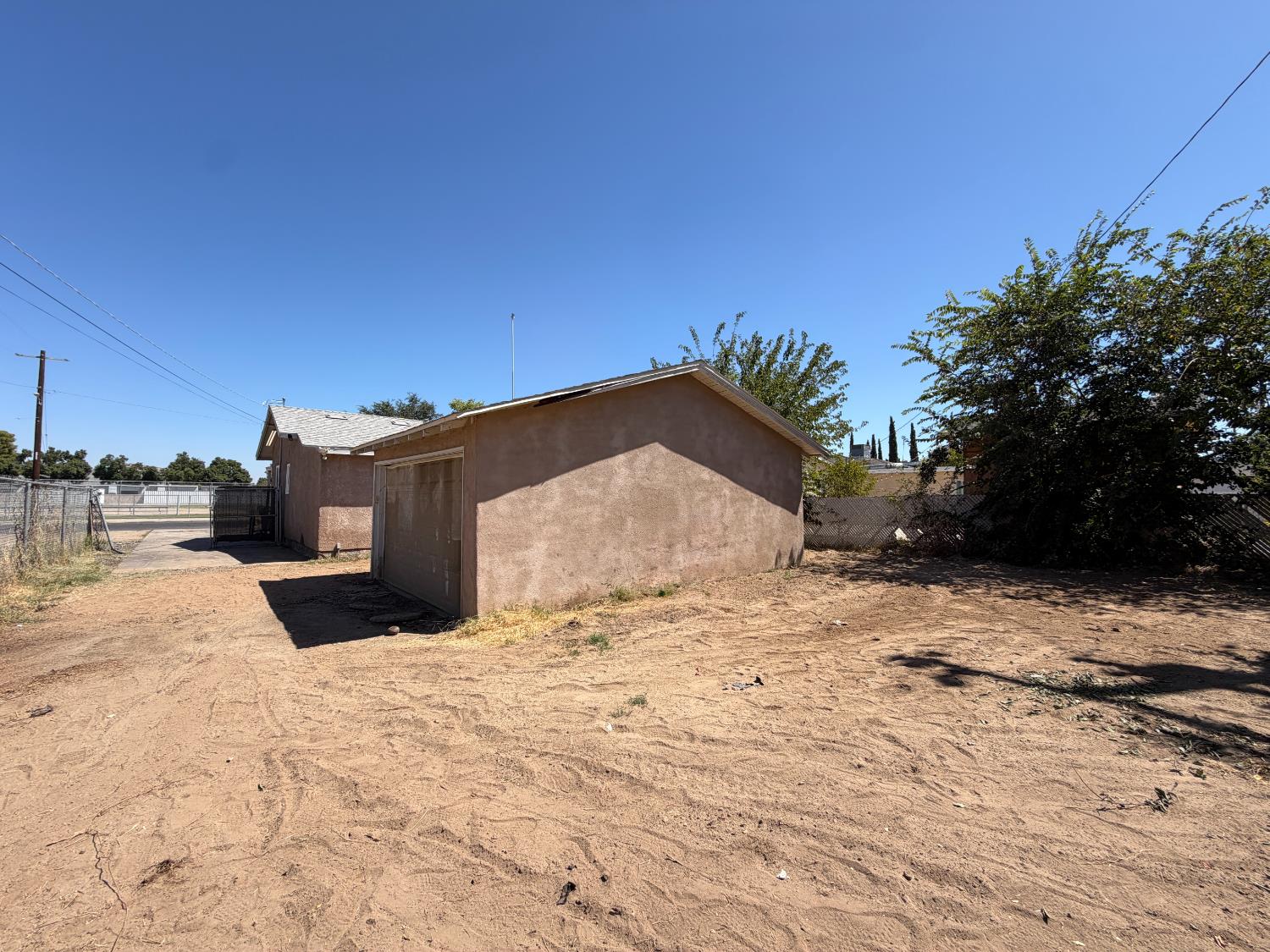 159 W Fir Ave, Pinedale, CA 93650