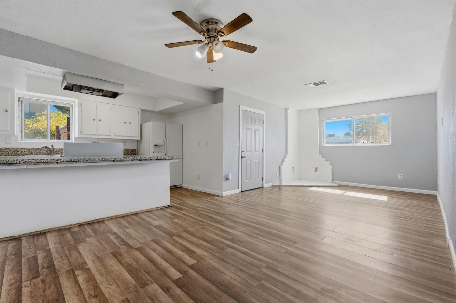 749 S 11th 1/2 Ave, Hanford, CA 93230