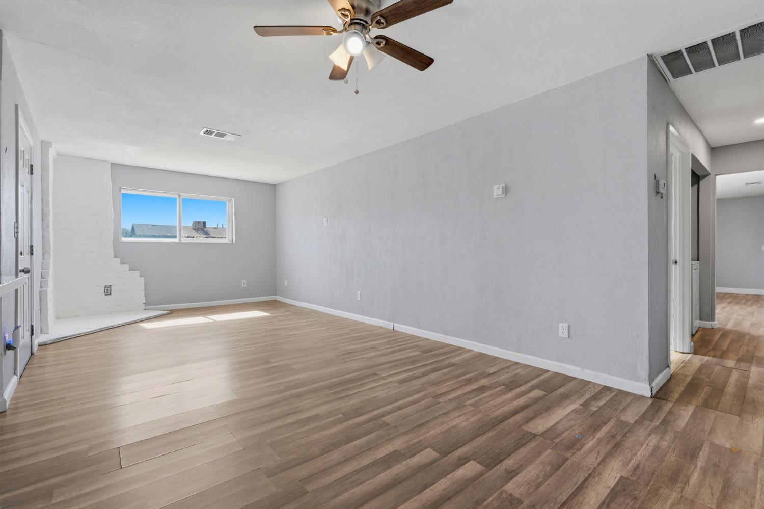 749 S 11th 1/2 Ave, Hanford, CA 93230