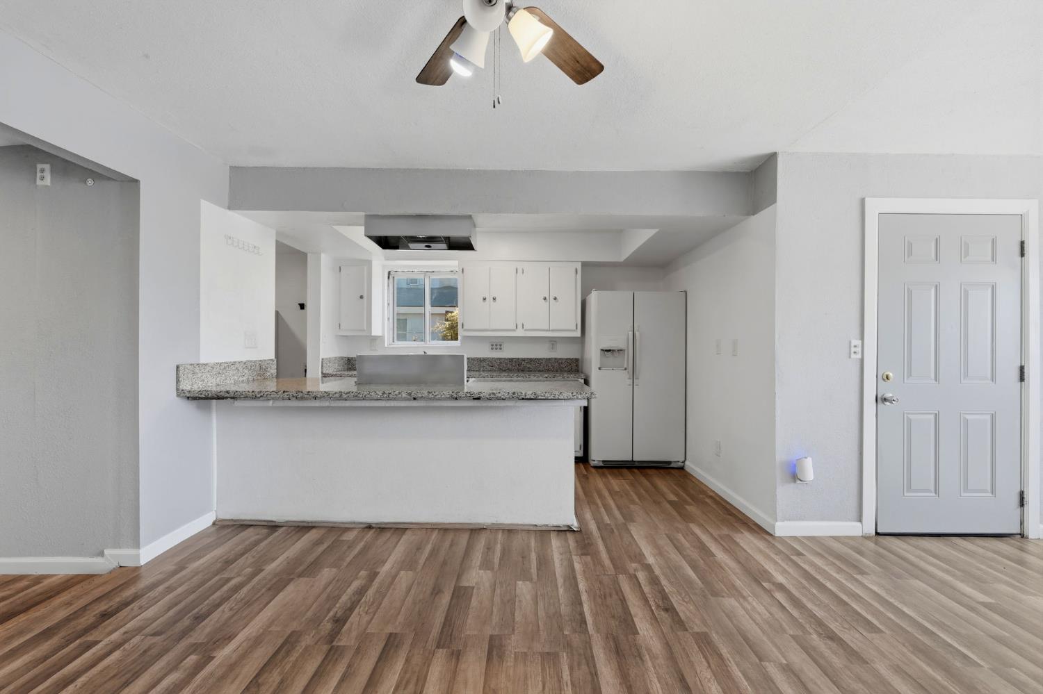 749 S 11th 1/2 Ave, Hanford, CA 93230