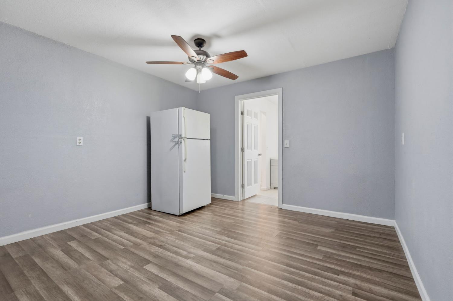 749 S 11th 1/2 Ave, Hanford, CA 93230