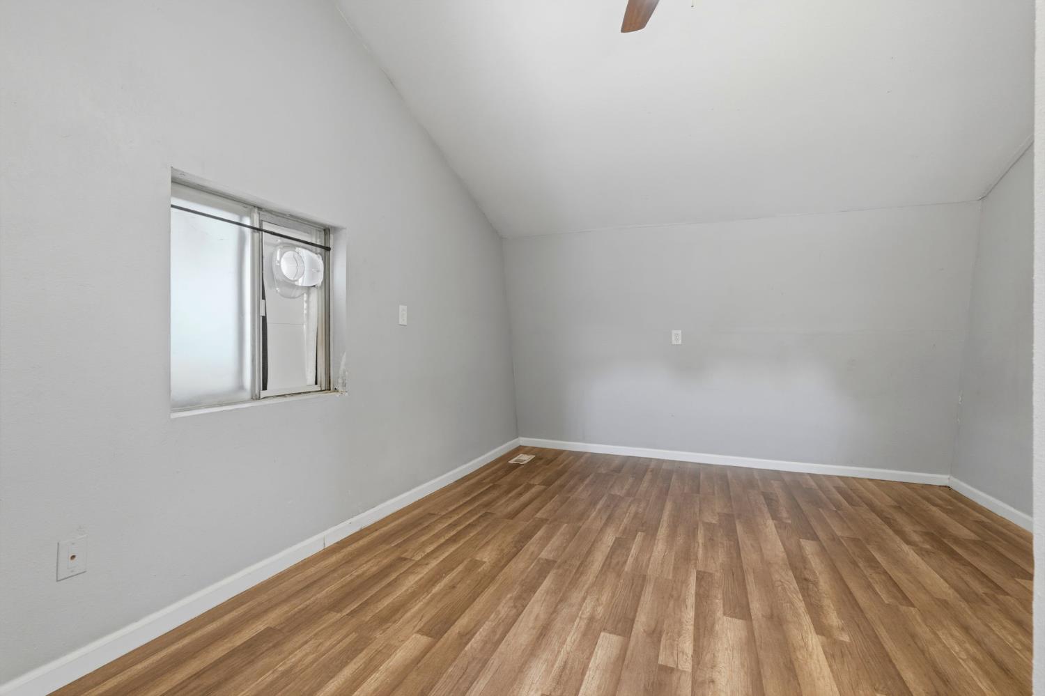 749 S 11th 1/2 Ave, Hanford, CA 93230