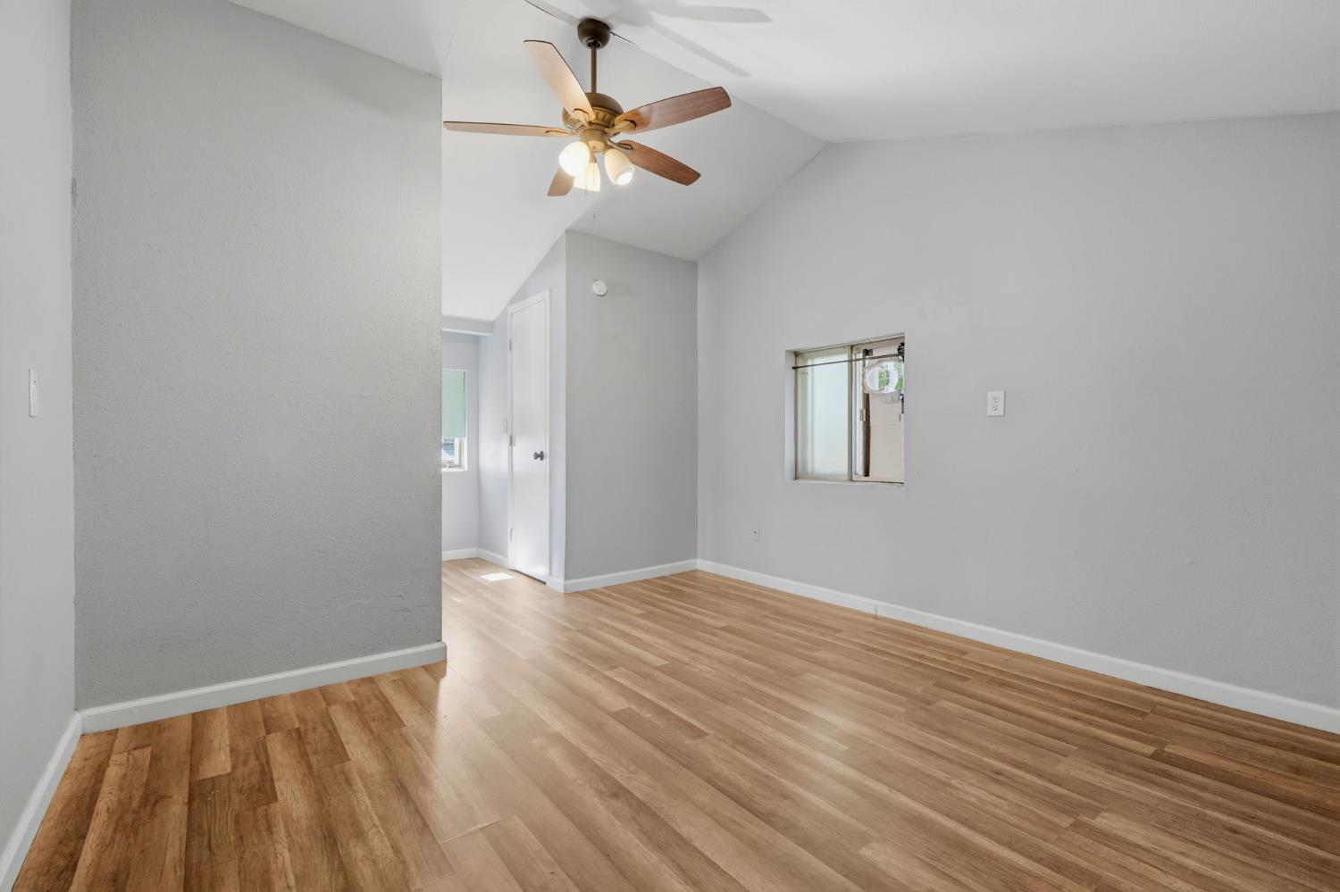 749 S 11th 1/2 Ave, Hanford, CA 93230