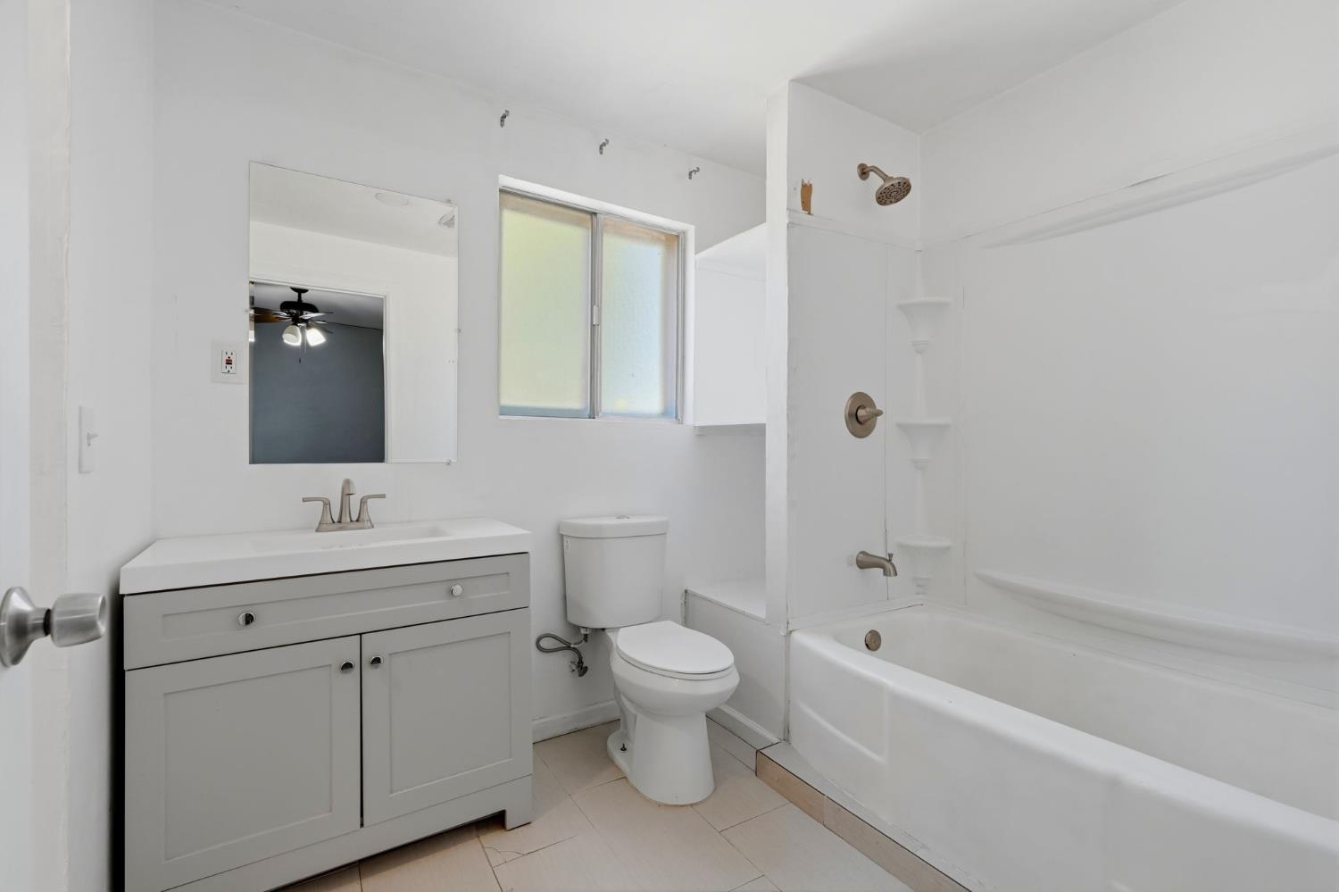 749 S 11th 1/2 Ave, Hanford, CA 93230