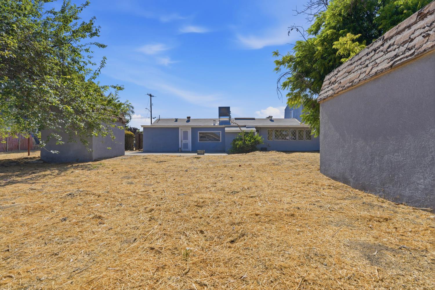 749 S 11th 1/2 Ave, Hanford, CA 93230