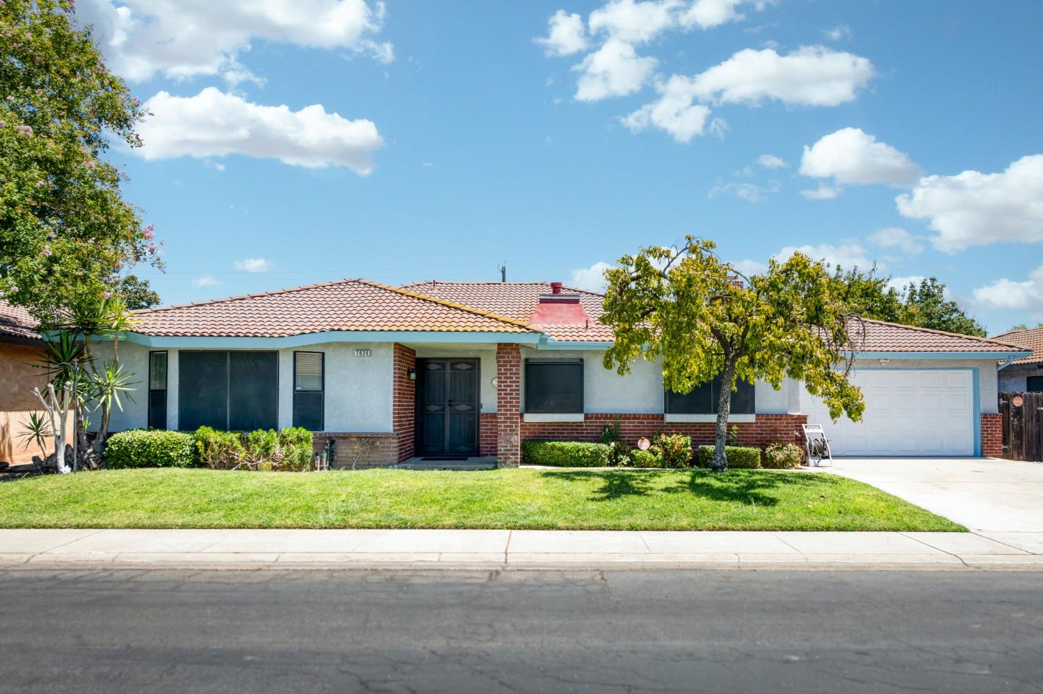 7636 N Gearhart Ave, Fresno, CA 93720