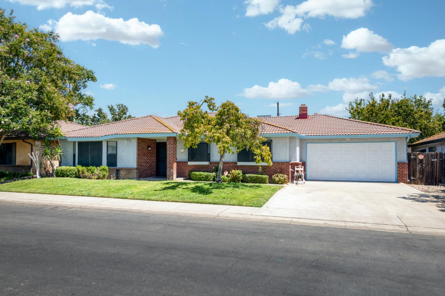 7636 N Gearhart Ave, Fresno, CA 93720
