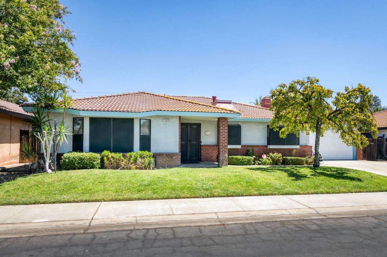 7636 N Gearhart Ave, Fresno, CA 93720