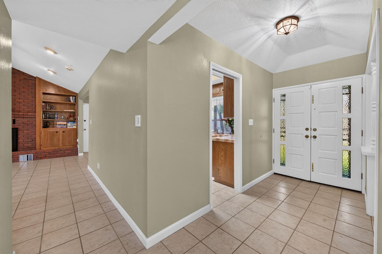 7636 N Gearhart Ave, Fresno, CA 93720