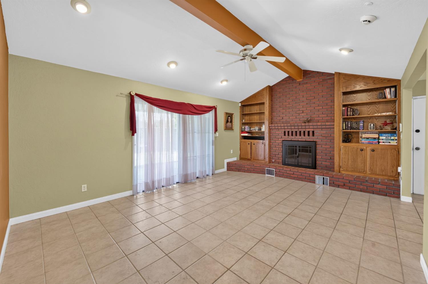 7636 N Gearhart Ave, Fresno, CA 93720