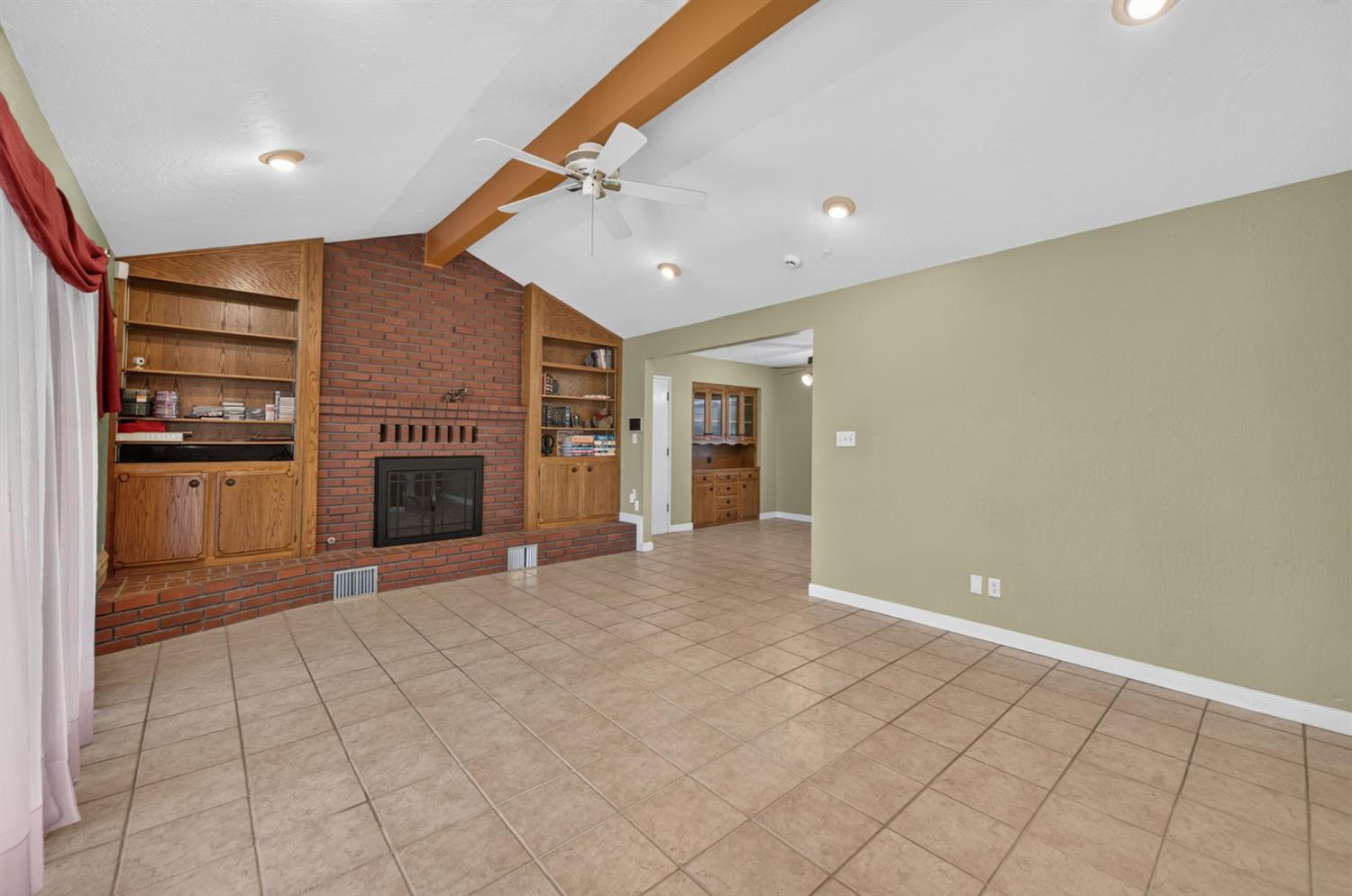 7636 N Gearhart Ave, Fresno, CA 93720
