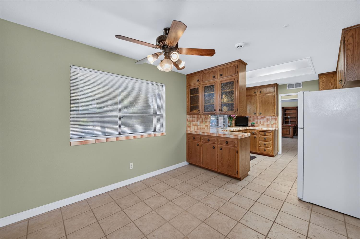 7636 N Gearhart Ave, Fresno, CA 93720