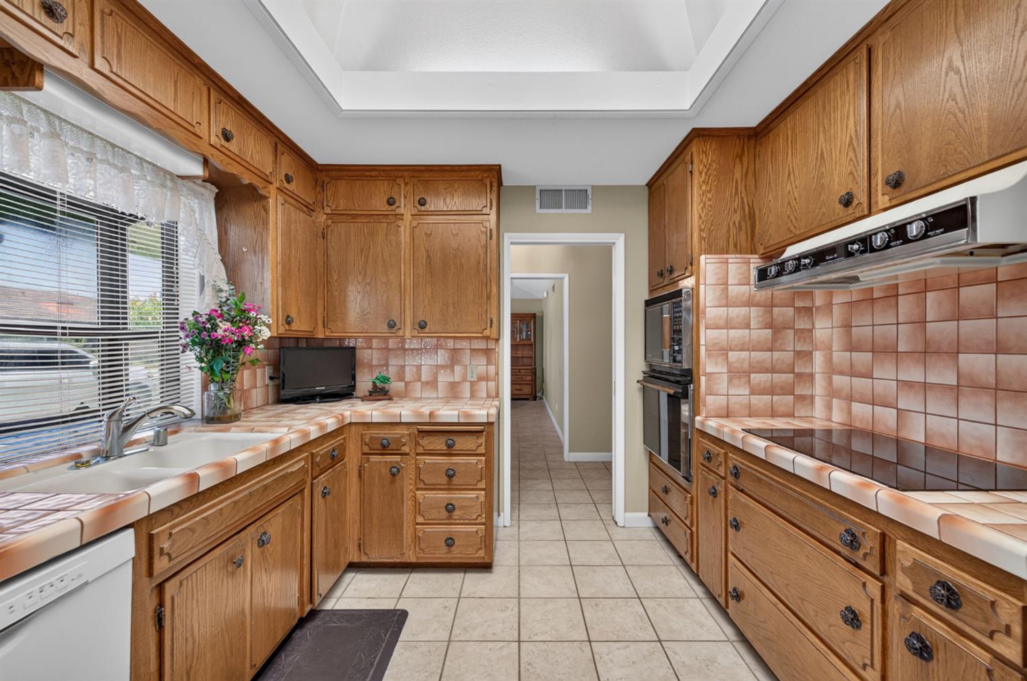 7636 N Gearhart Ave, Fresno, CA 93720