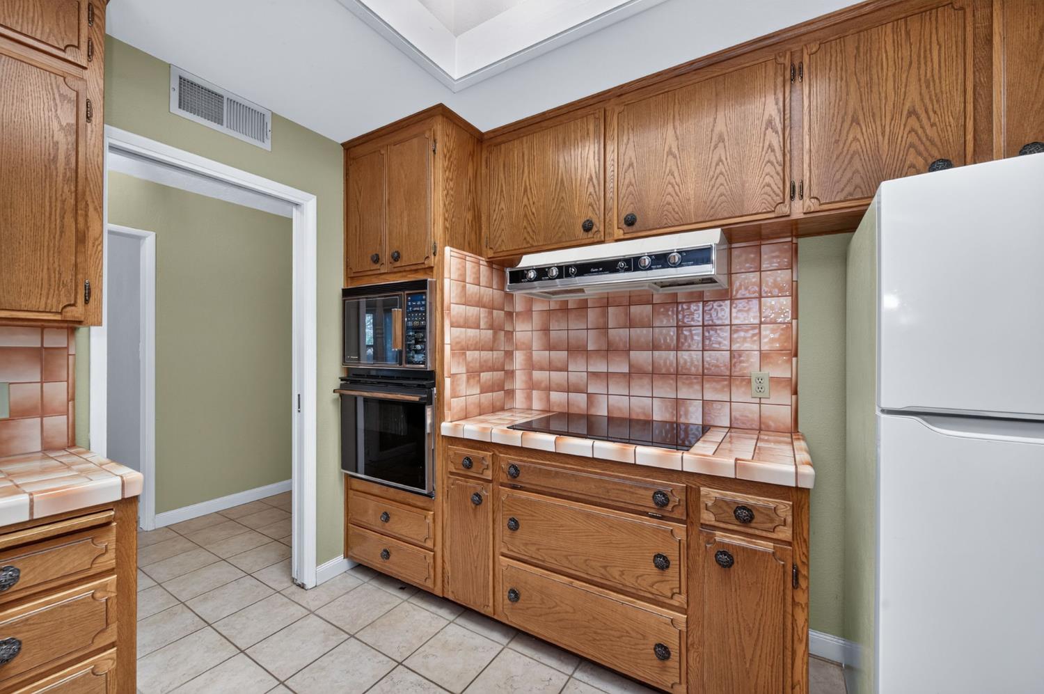 7636 N Gearhart Ave, Fresno, CA 93720