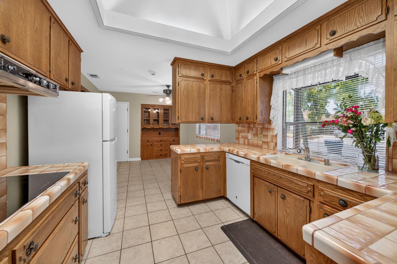7636 N Gearhart Ave, Fresno, CA 93720