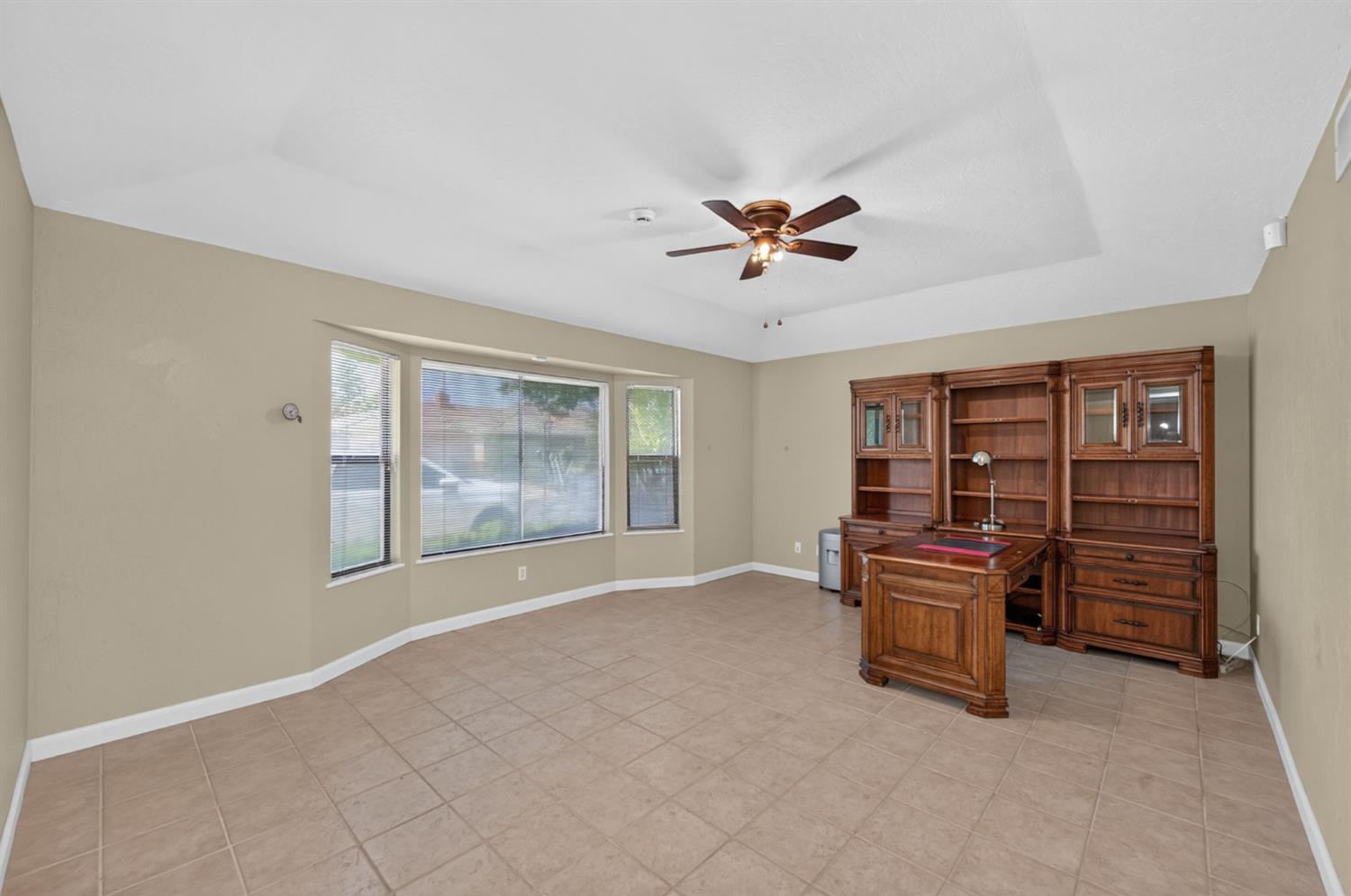 7636 N Gearhart Ave, Fresno, CA 93720