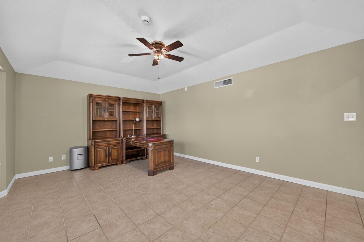 7636 N Gearhart Ave, Fresno, CA 93720