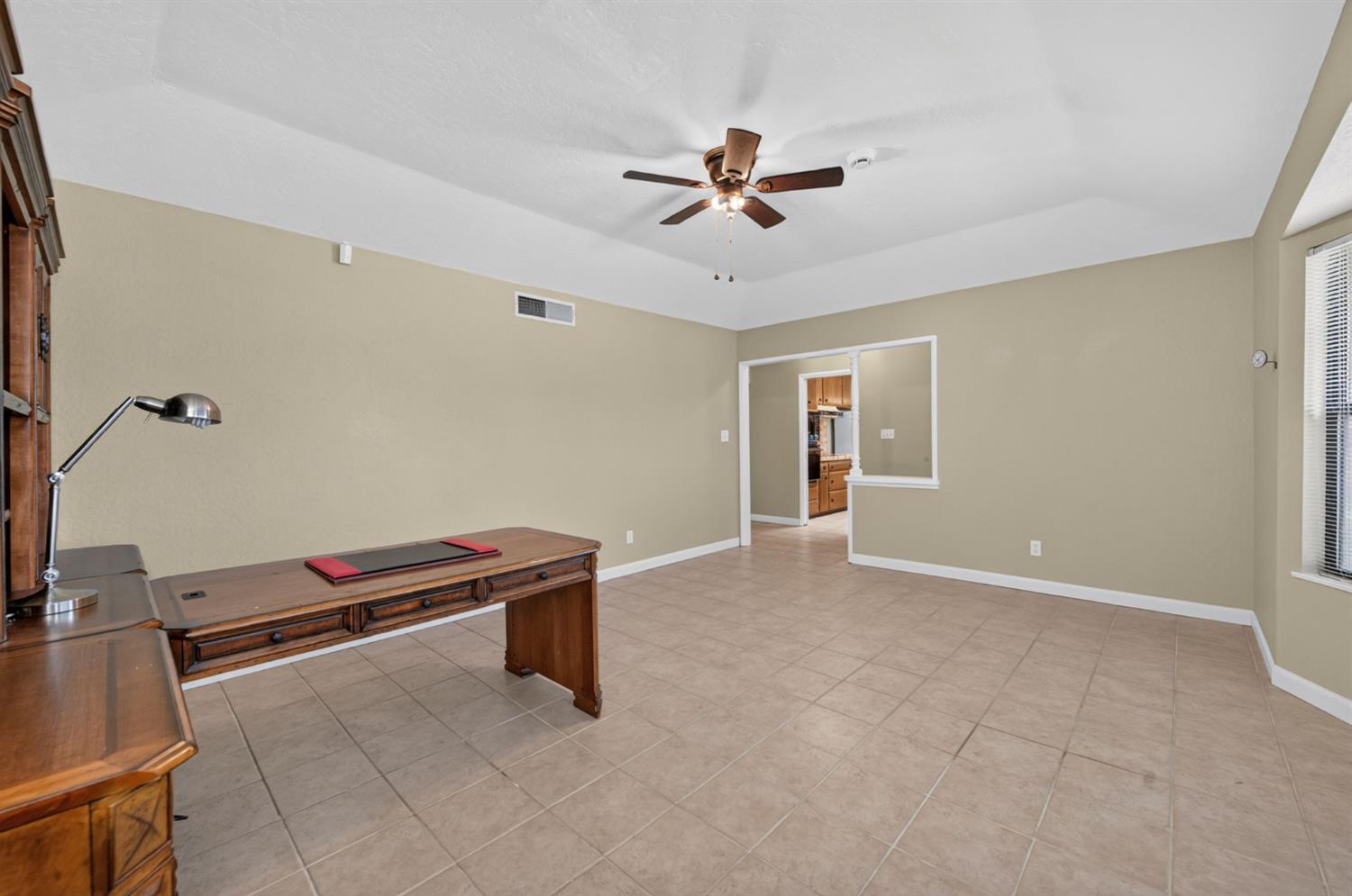 7636 N Gearhart Ave, Fresno, CA 93720