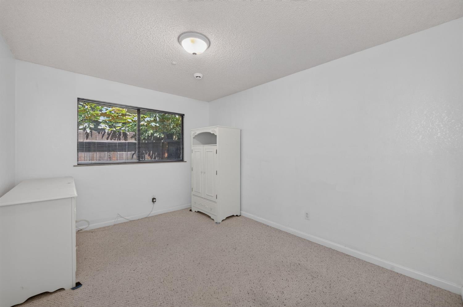 7636 N Gearhart Ave, Fresno, CA 93720