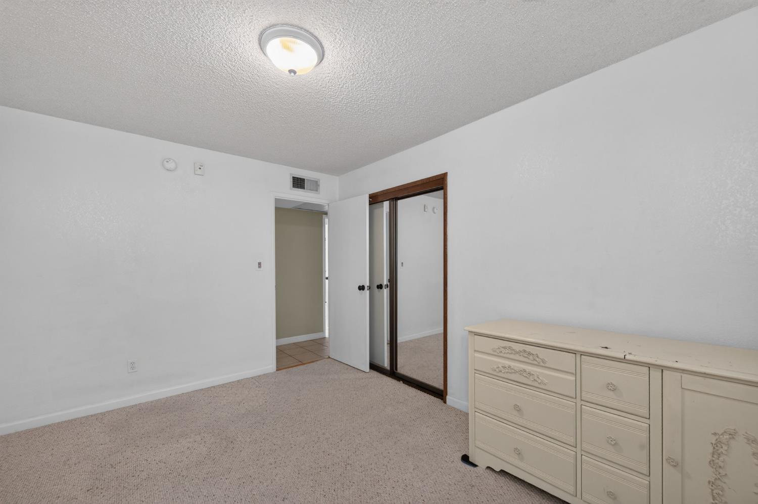 7636 N Gearhart Ave, Fresno, CA 93720