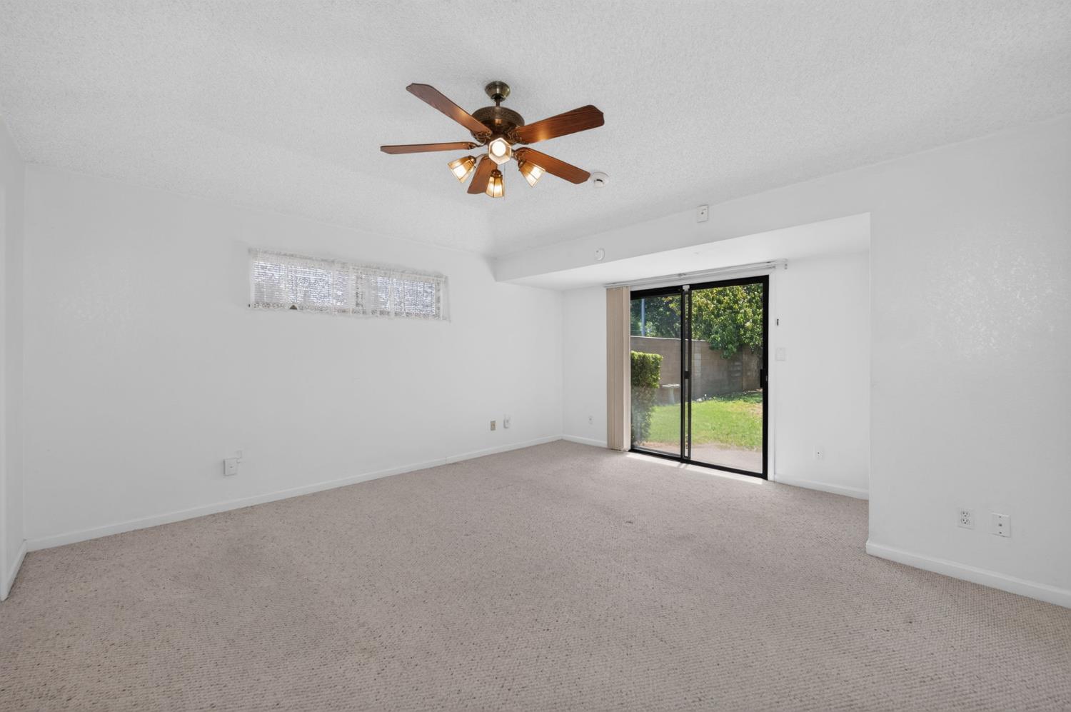 7636 N Gearhart Ave, Fresno, CA 93720