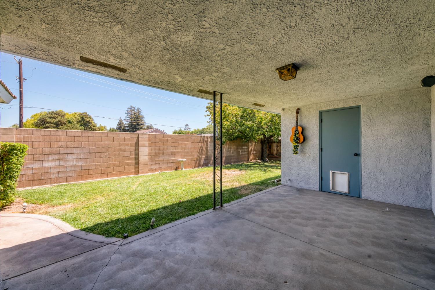 7636 N Gearhart Ave, Fresno, CA 93720