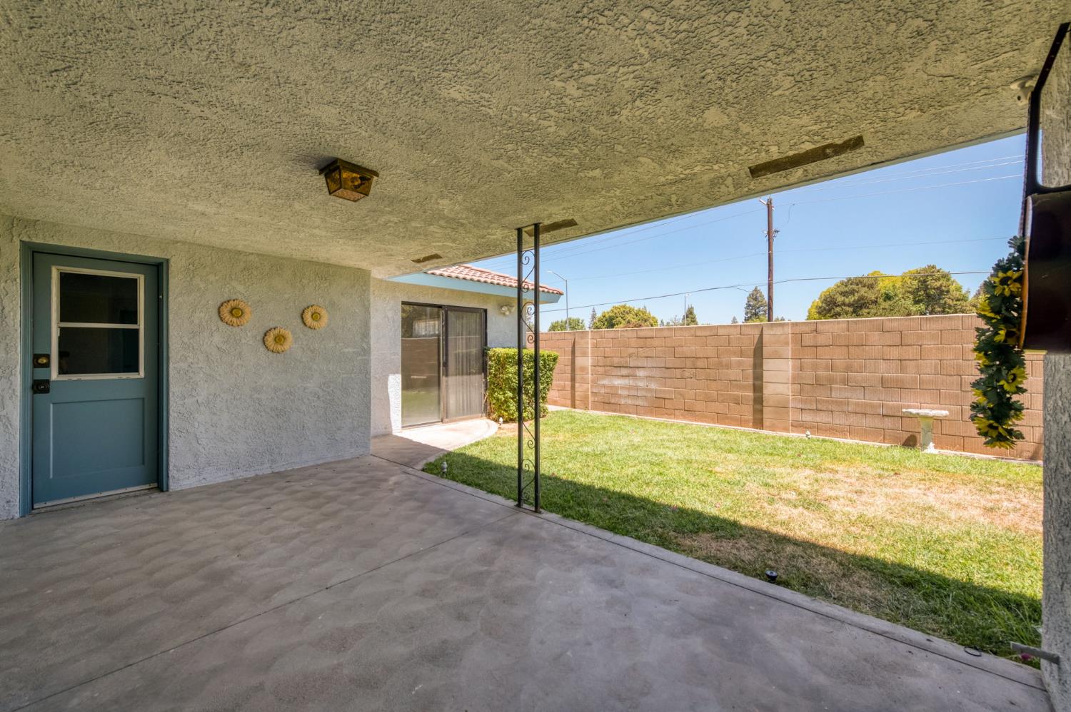 7636 N Gearhart Ave, Fresno, CA 93720