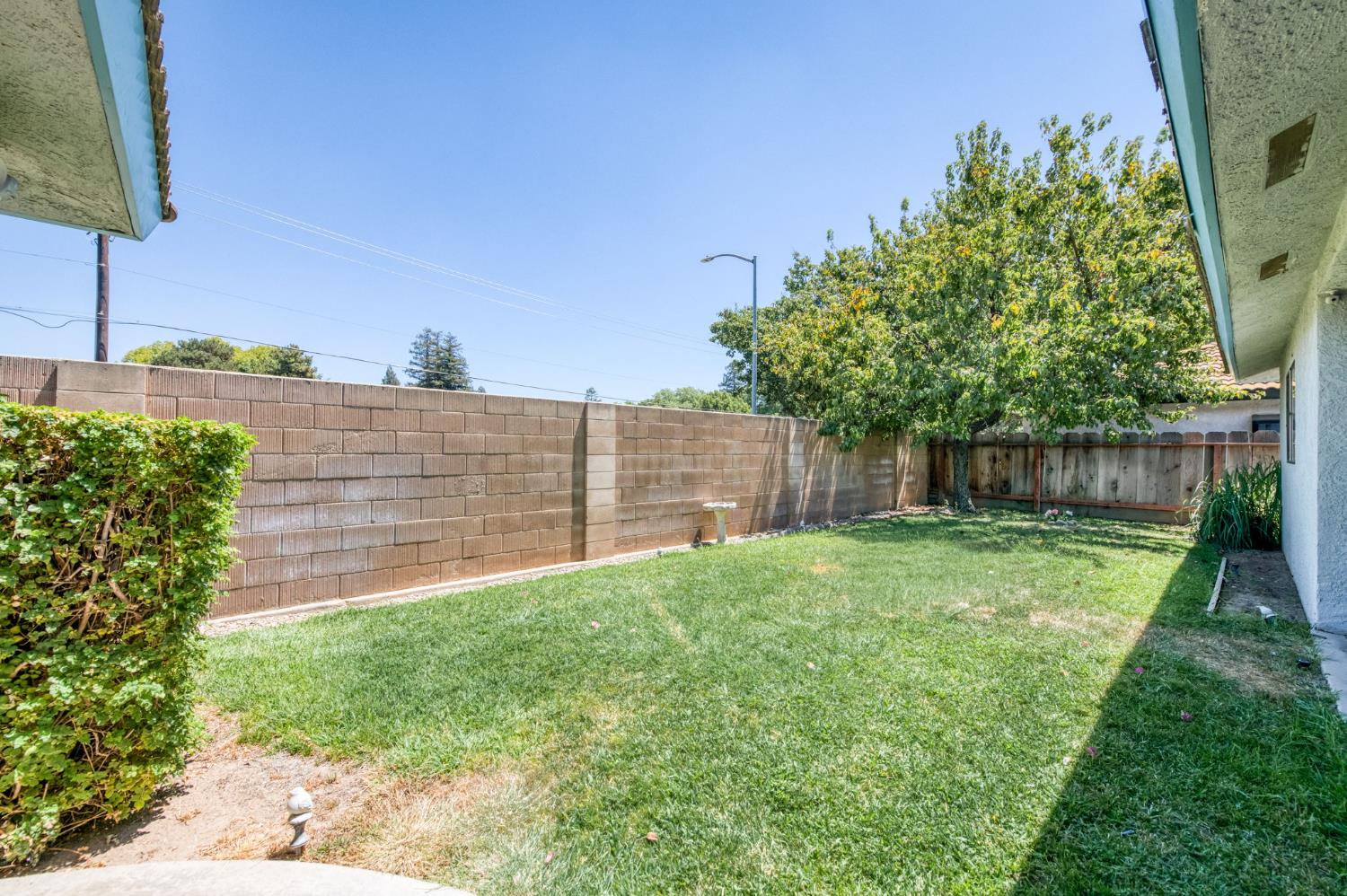7636 N Gearhart Ave, Fresno, CA 93720