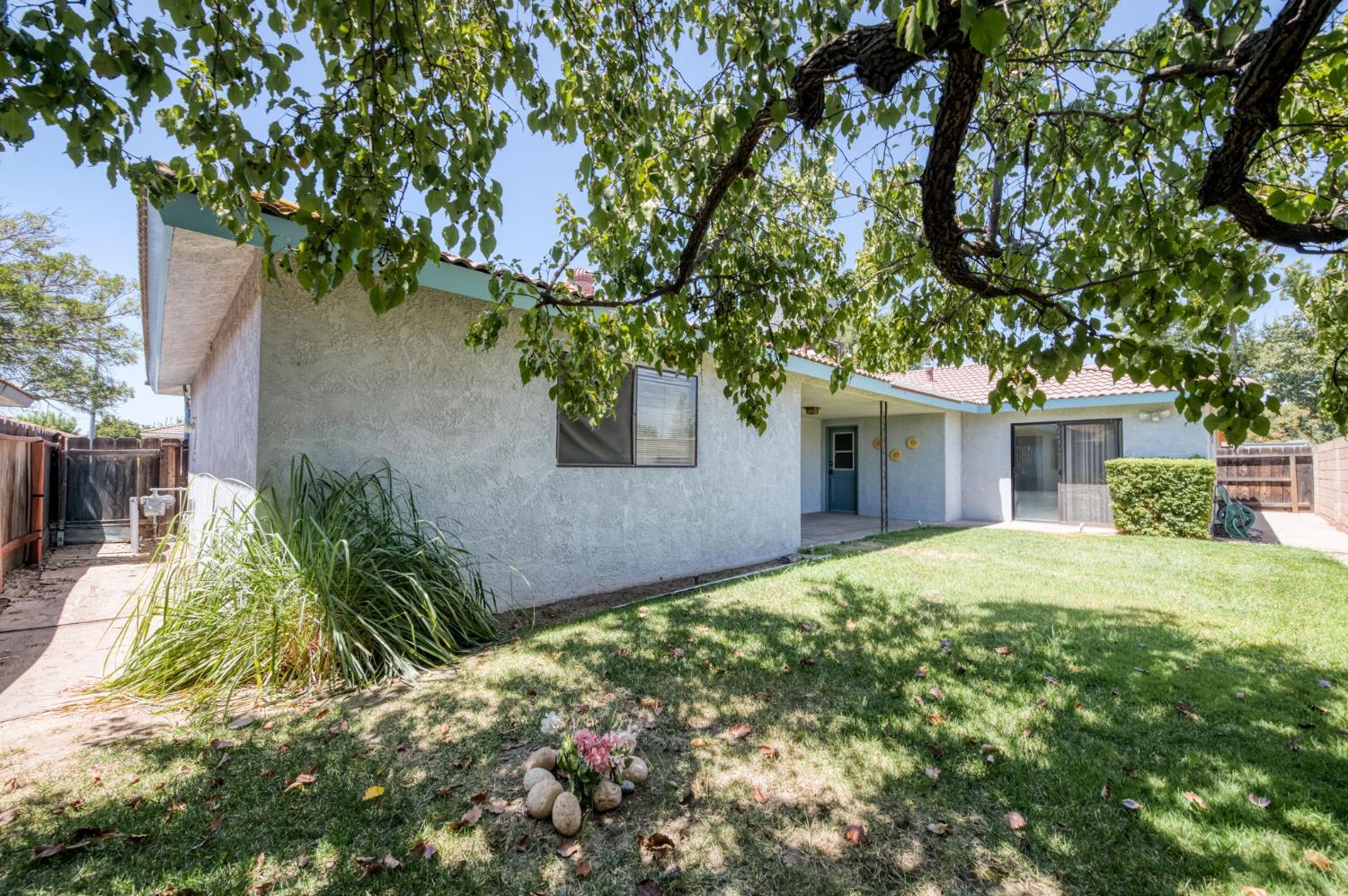 7636 N Gearhart Ave, Fresno, CA 93720