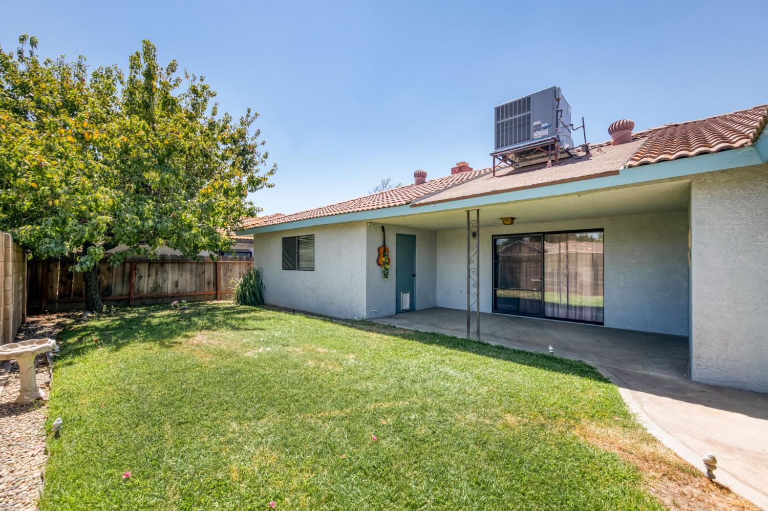 7636 N Gearhart Ave, Fresno, CA 93720
