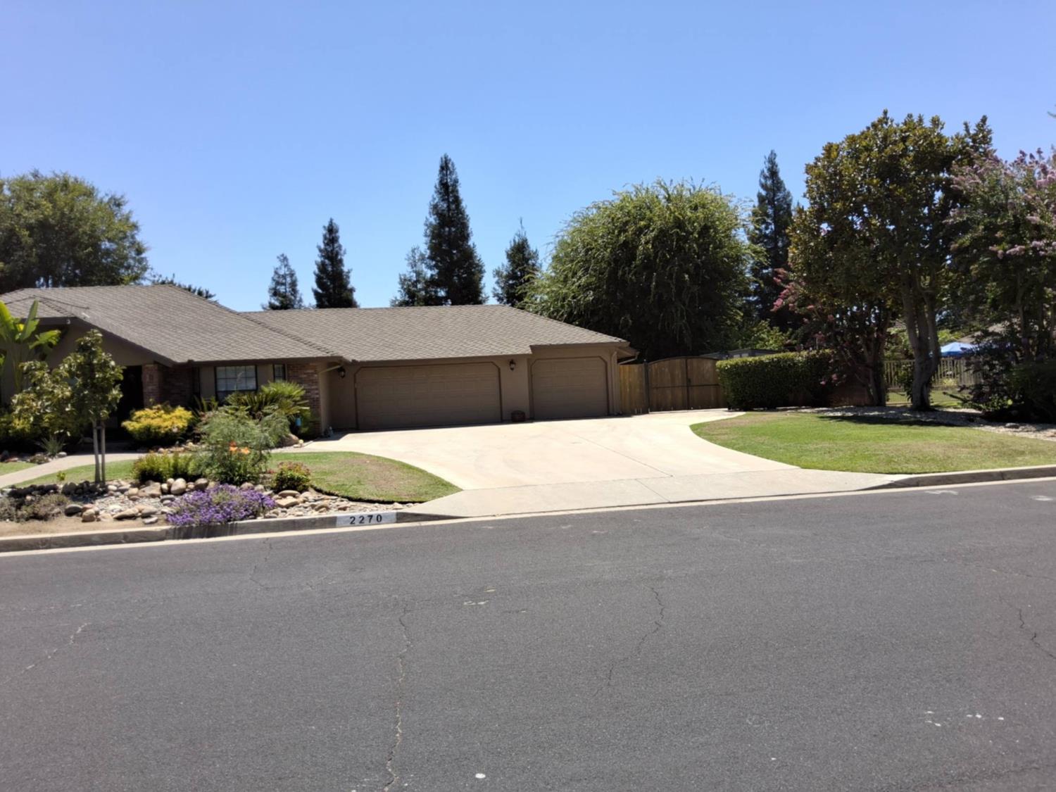 2270 Alamos Ave, Clovis, CA 93611