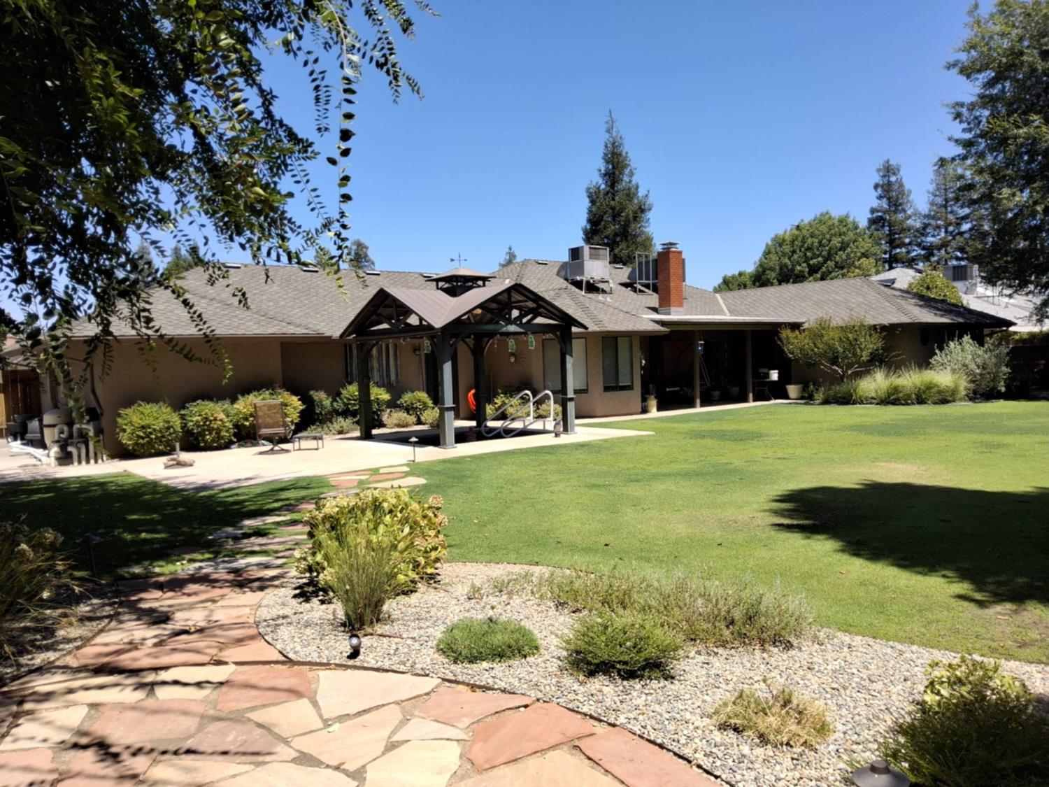 2270 Alamos Ave, Clovis, CA 93611