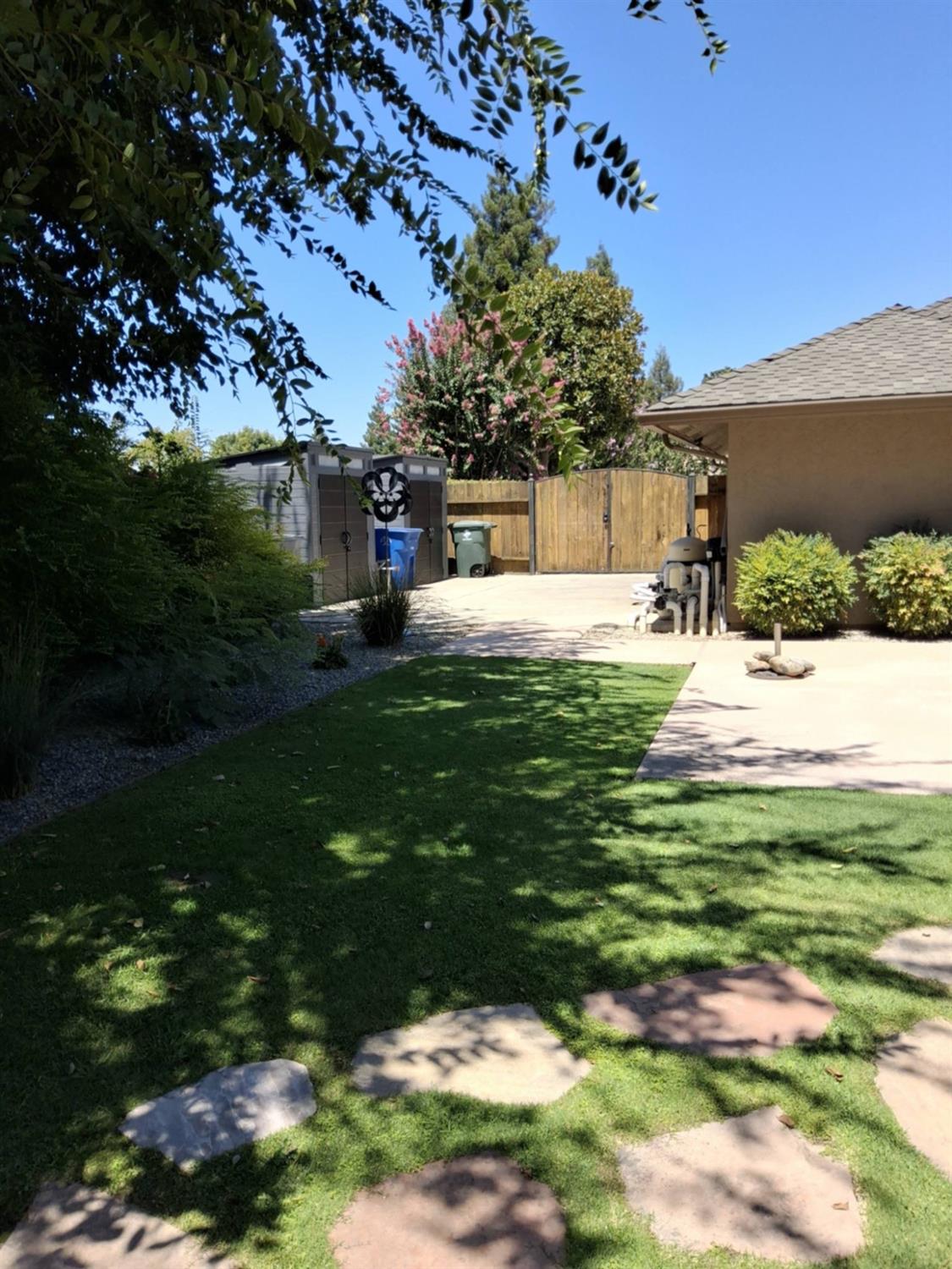 2270 Alamos Ave, Clovis, CA 93611