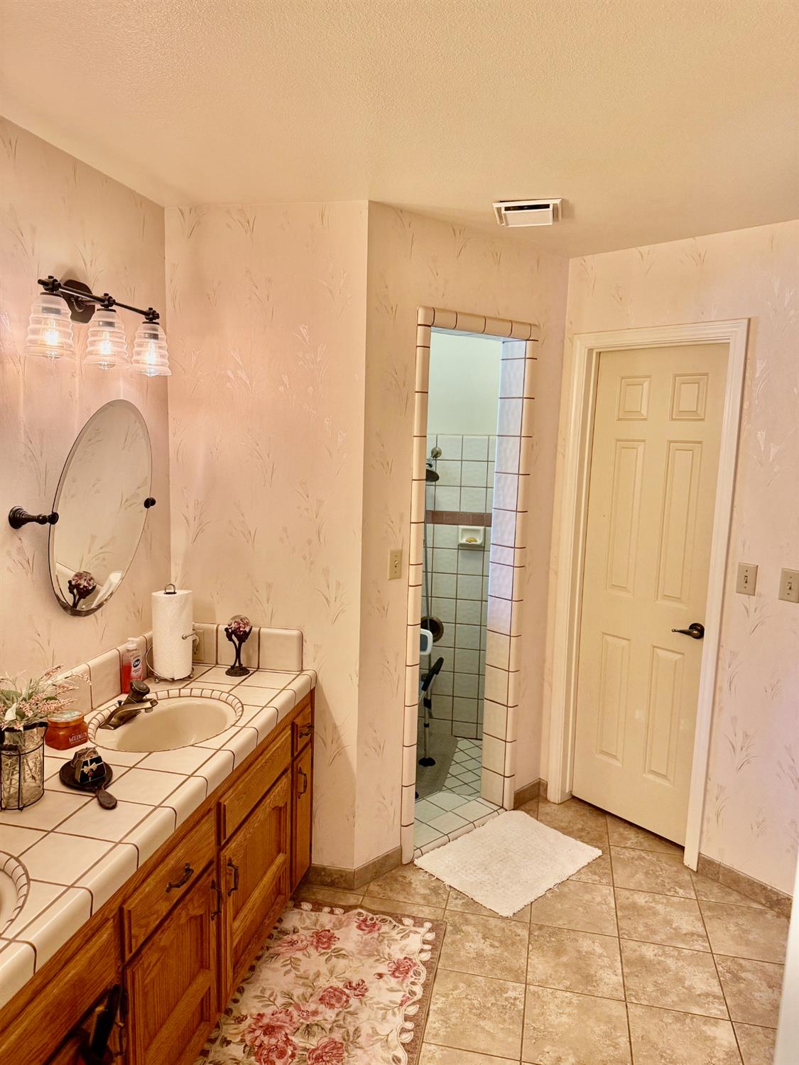 2270 Alamos Ave, Clovis, CA 93611