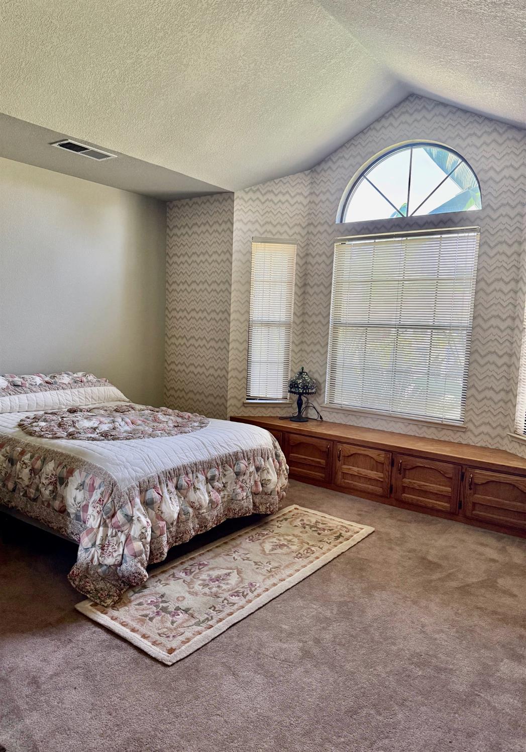 2270 Alamos Ave, Clovis, CA 93611