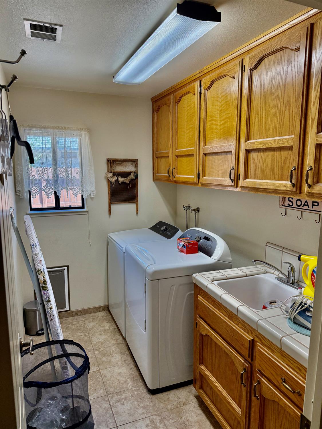 2270 Alamos Ave, Clovis, CA 93611