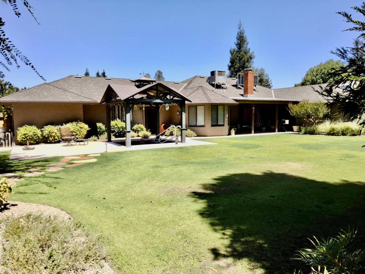2270 Alamos Ave, Clovis, CA 93611