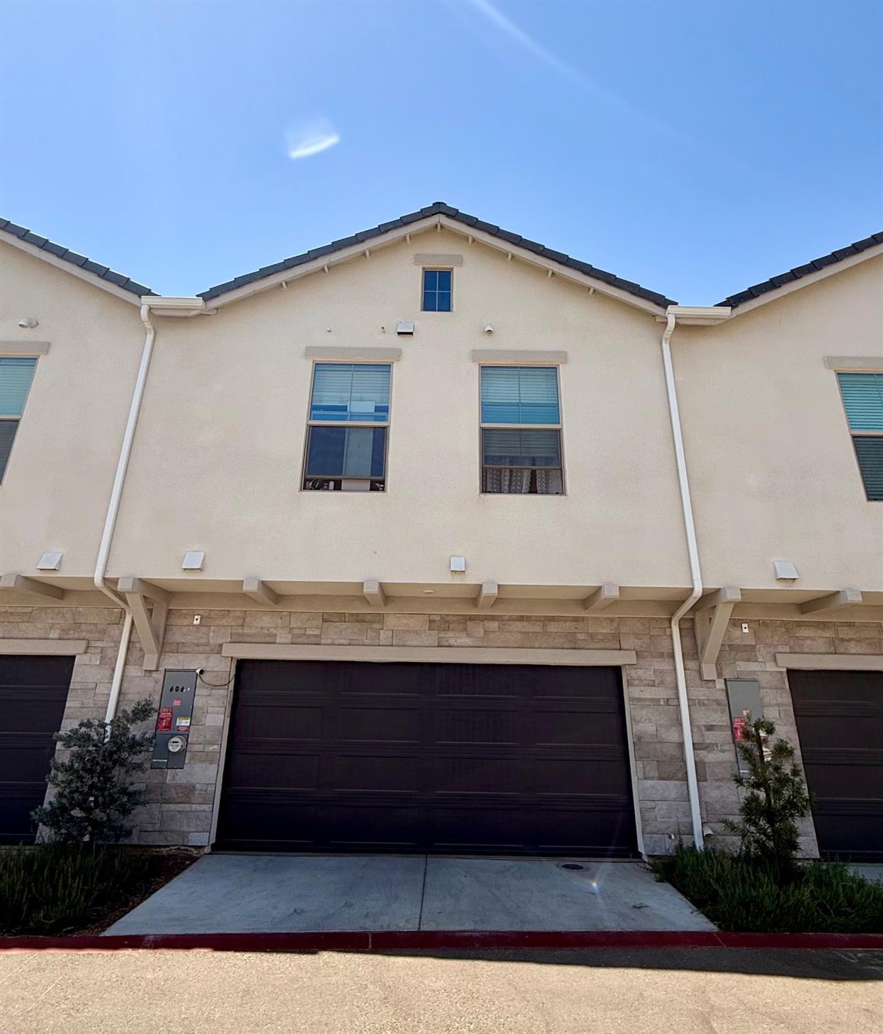 606 W Mahogany Ln, Clovis, CA 93611