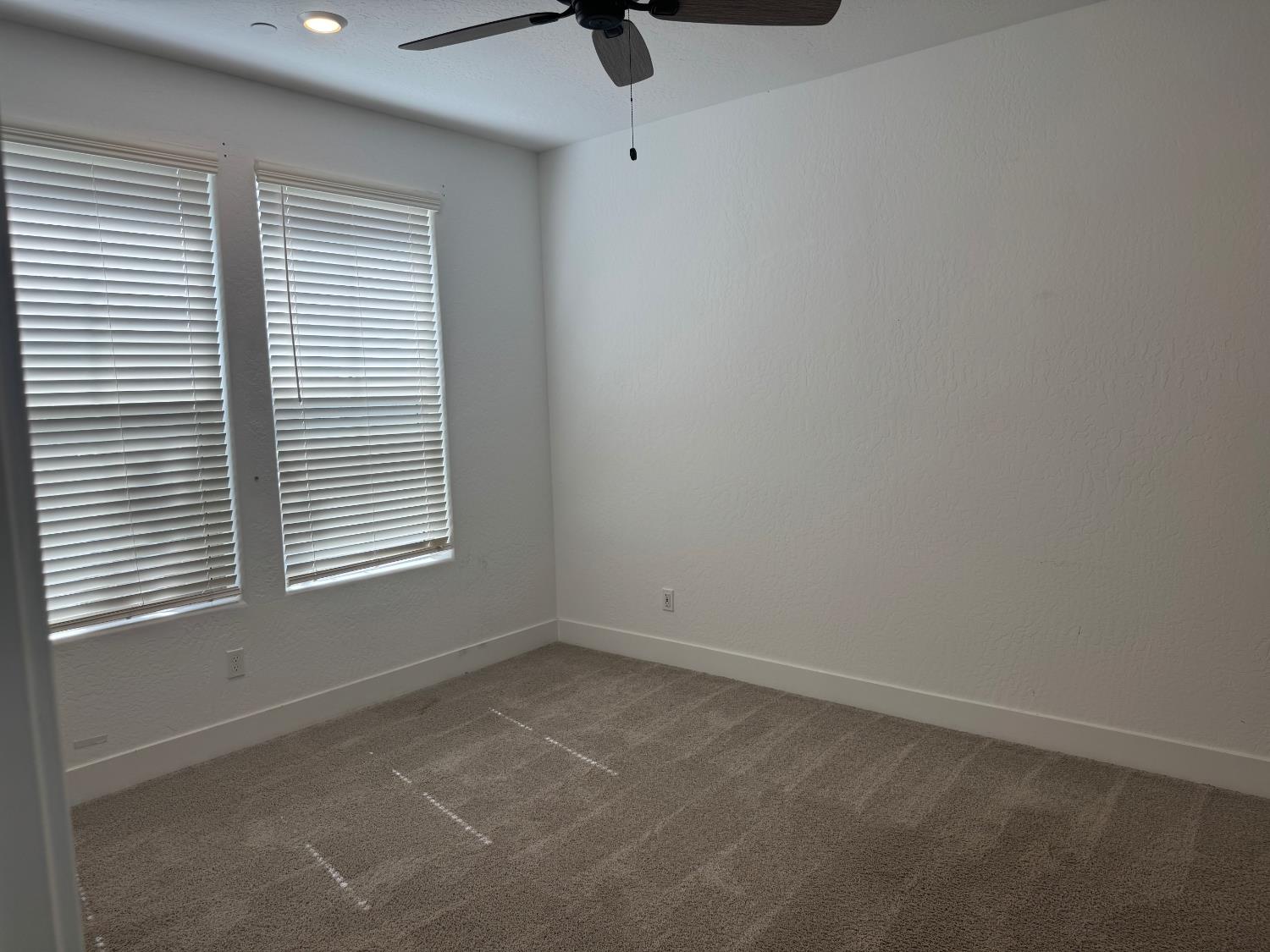606 W Mahogany Ln, Clovis, CA 93611