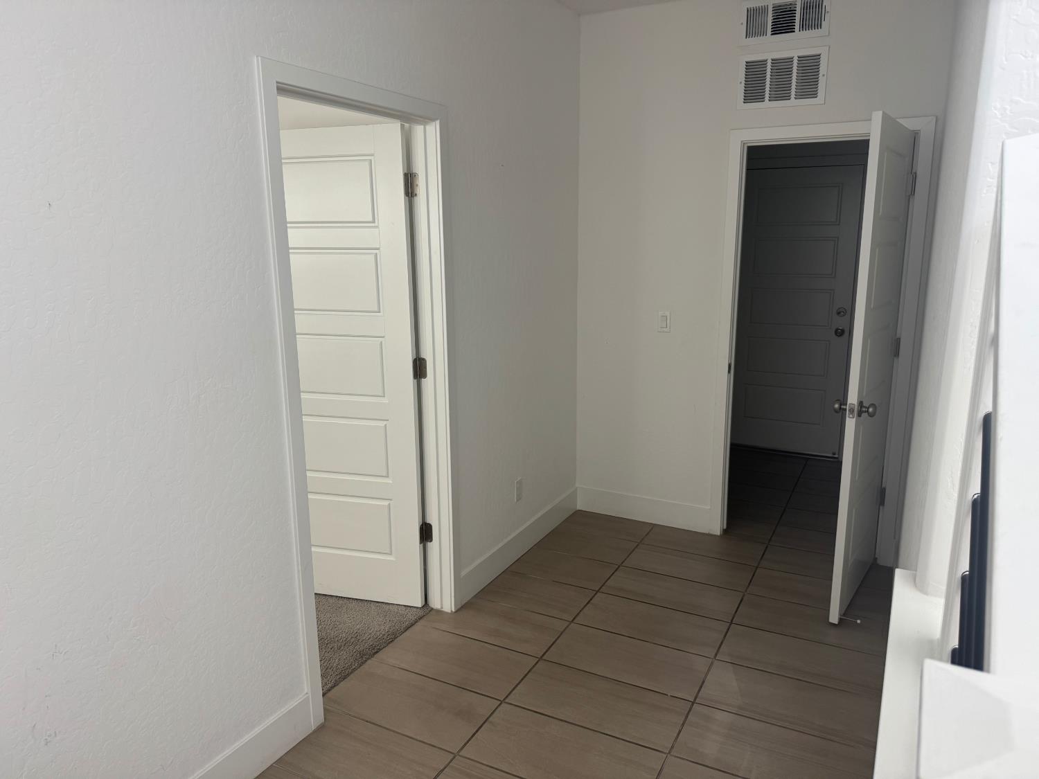 606 W Mahogany Ln, Clovis, CA 93611