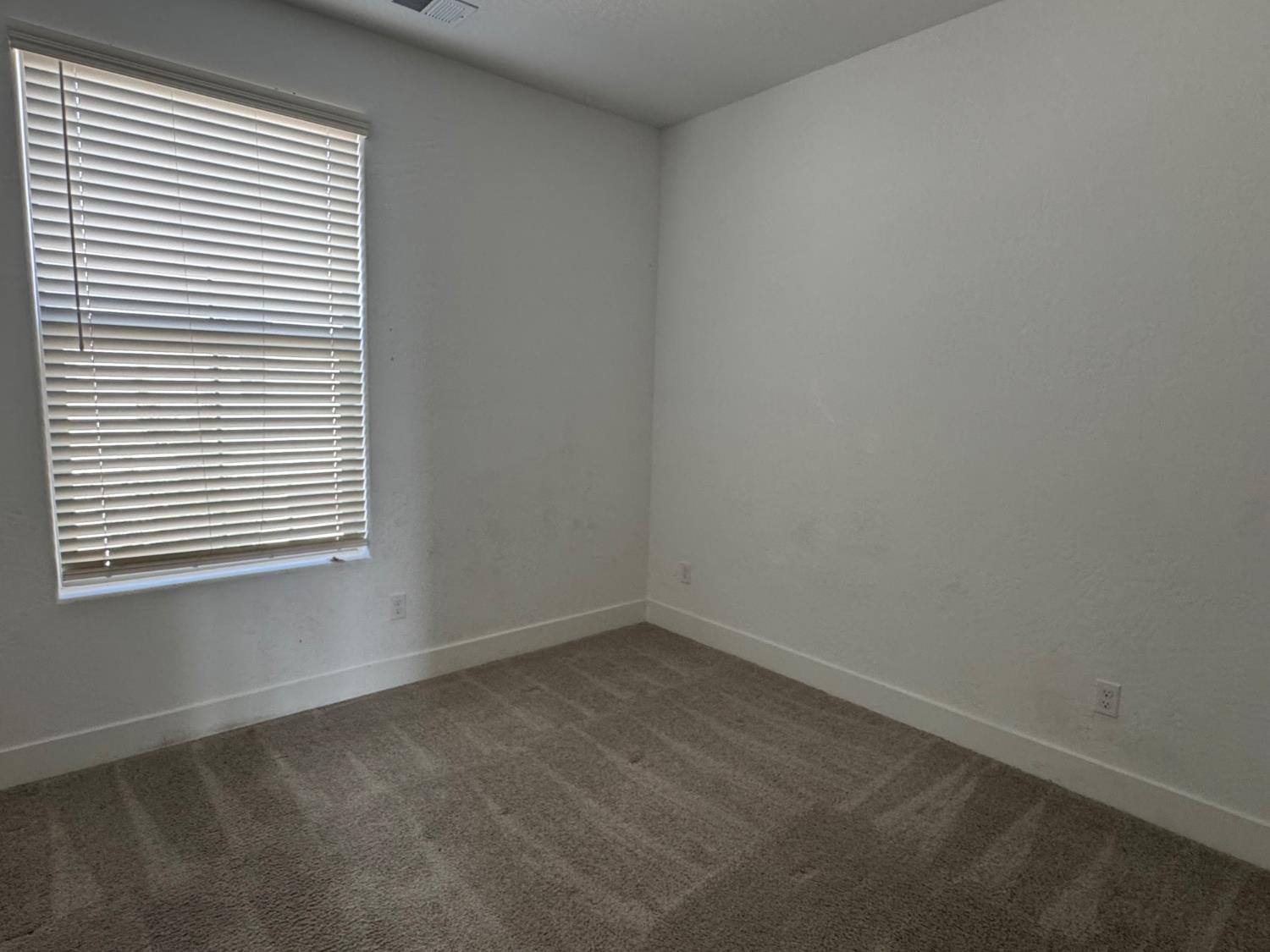 606 W Mahogany Ln, Clovis, CA 93611