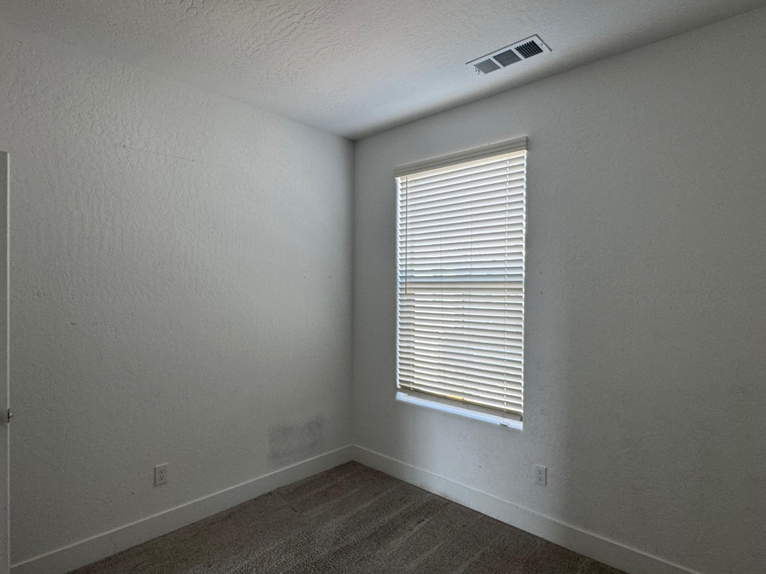 606 W Mahogany Ln, Clovis, CA 93611