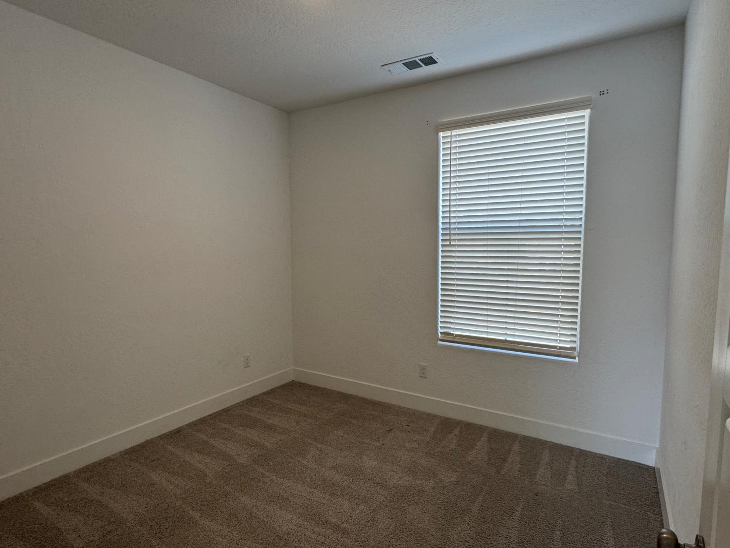 606 W Mahogany Ln, Clovis, CA 93611