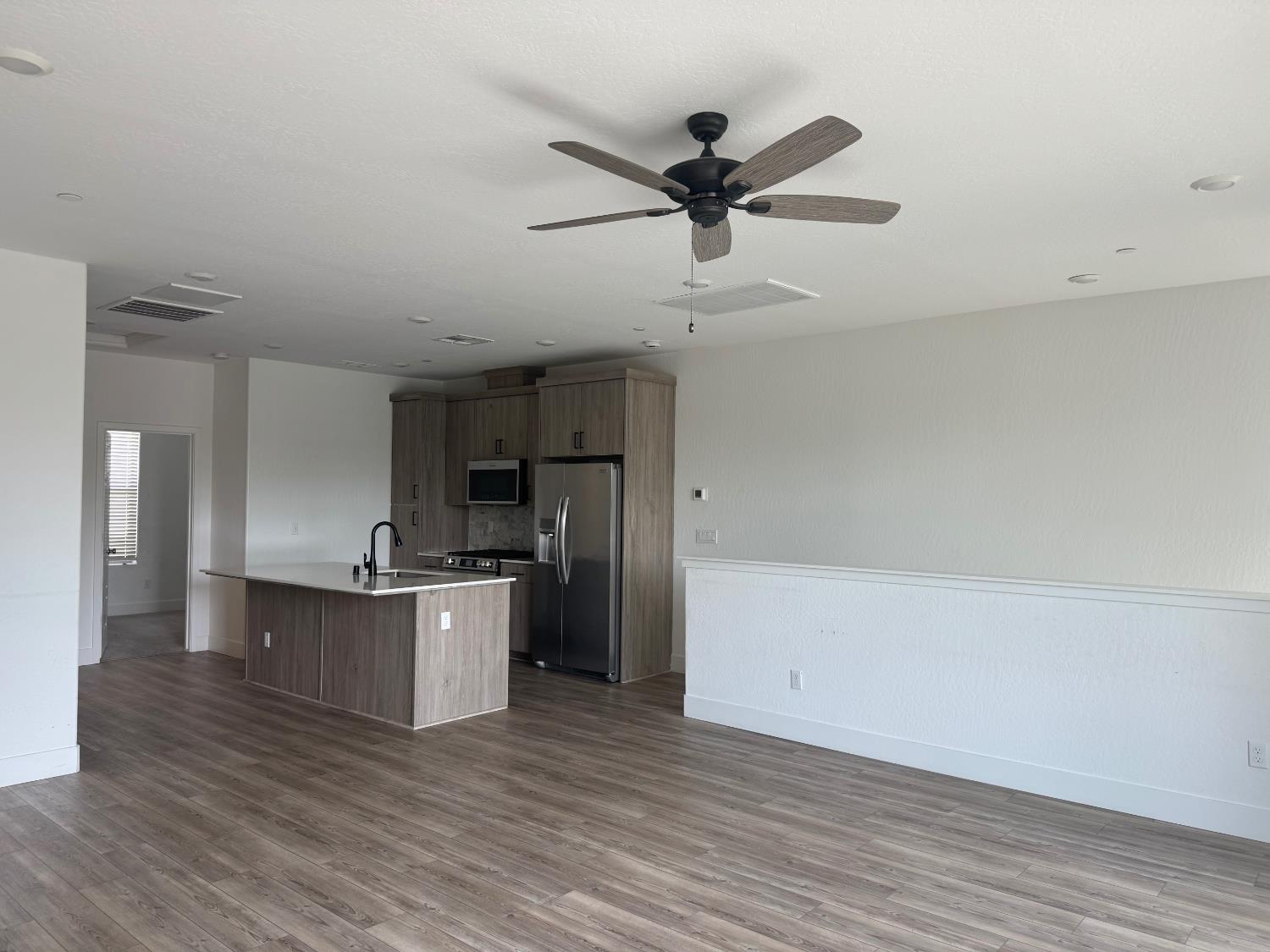 606 W Mahogany Ln, Clovis, CA 93611