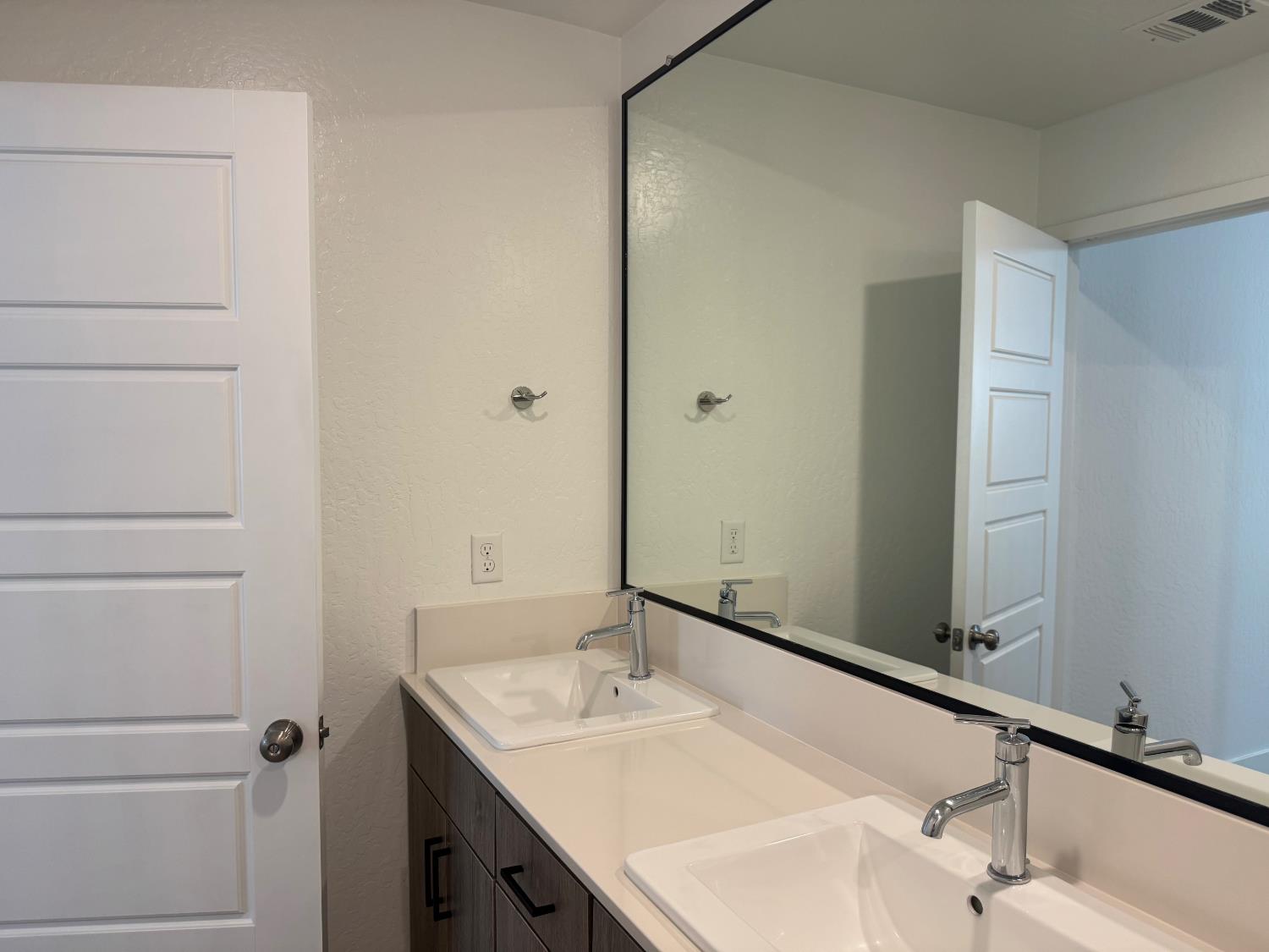 606 W Mahogany Ln, Clovis, CA 93611