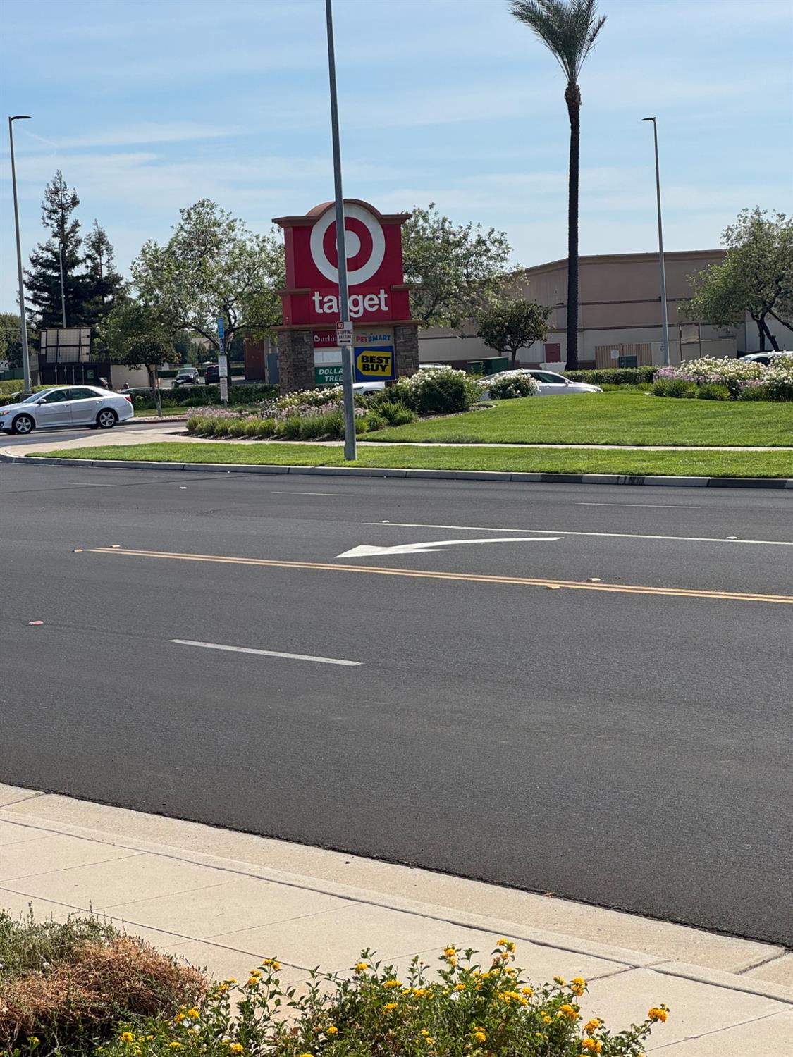 606 W Mahogany Ln, Clovis, CA 93611