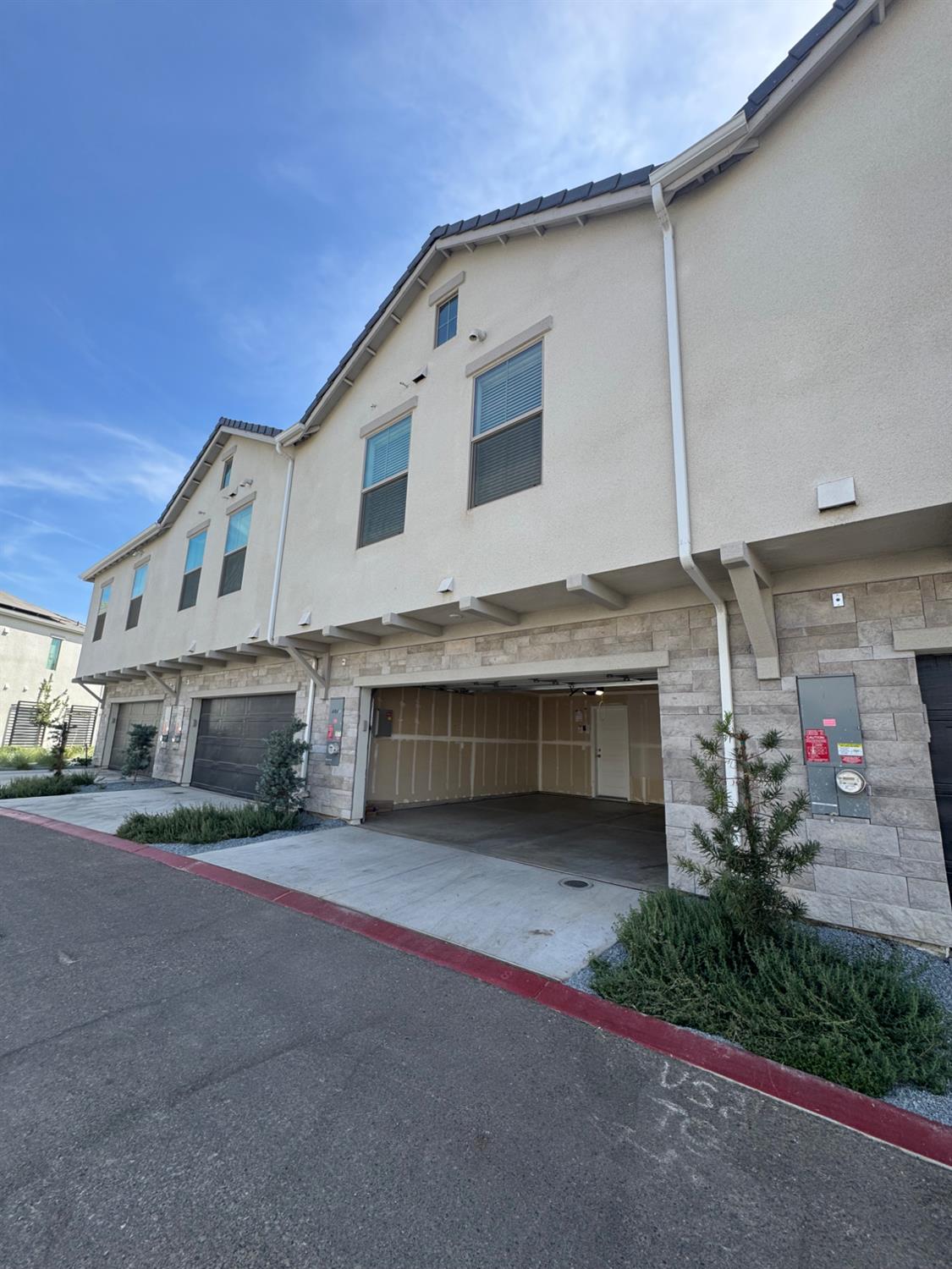 606 W Mahogany Ln, Clovis, CA 93611